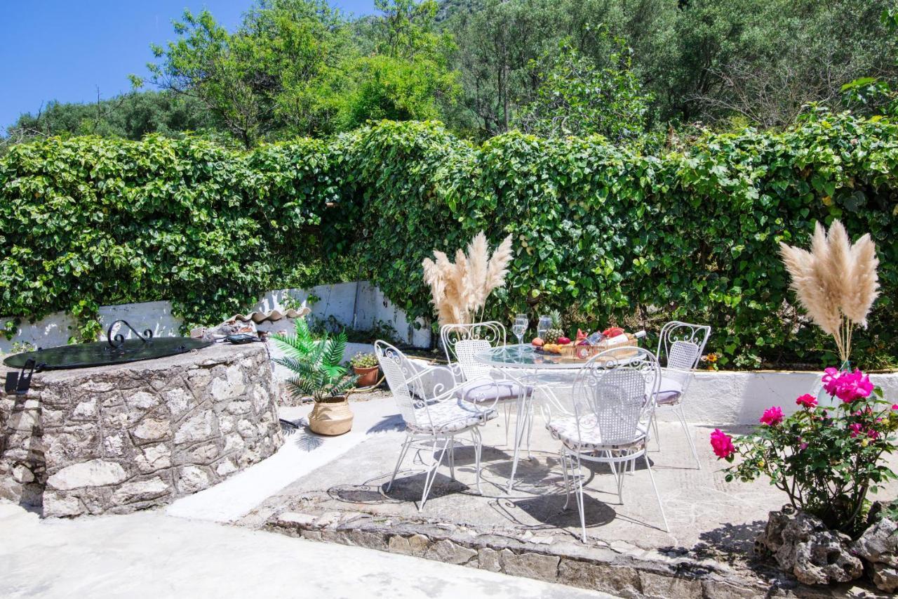 Grande Terra Villas With Swimming Pool Spartylas Exterior foto